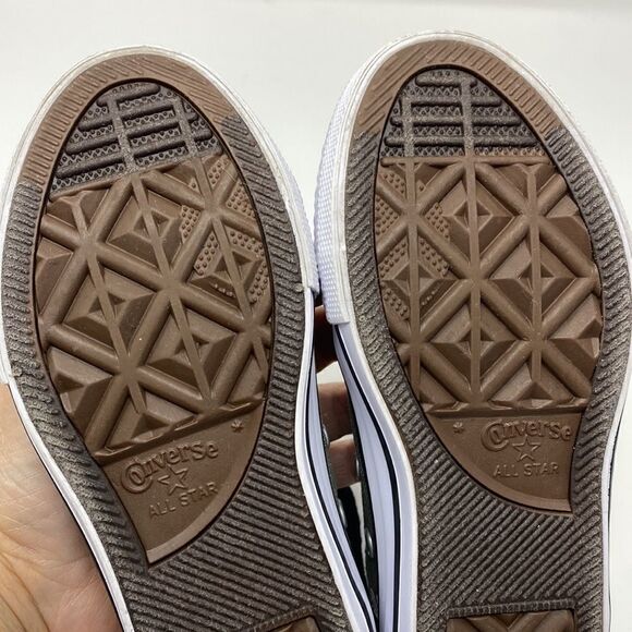 Converse All Star x Looney Tunes Taz Sneakers - Picture 10 of 12